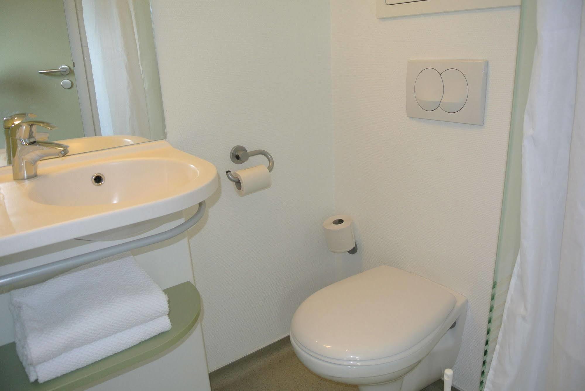 Ibis Budget Chambery Sud Challes Les Eaux Eksteriør billede
