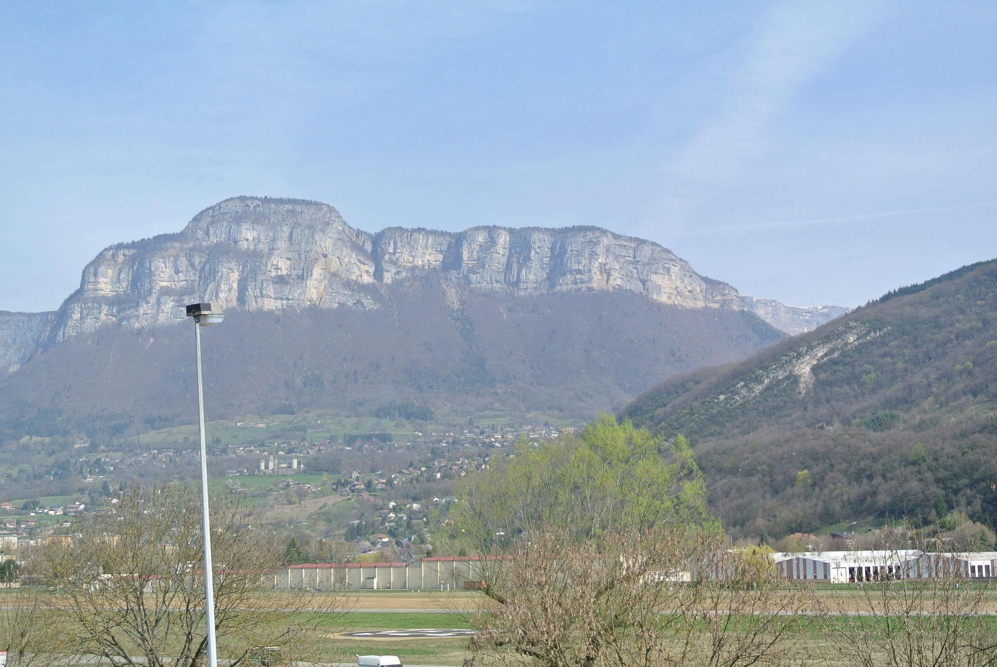 Ibis Budget Chambery Sud Challes Les Eaux Eksteriør billede