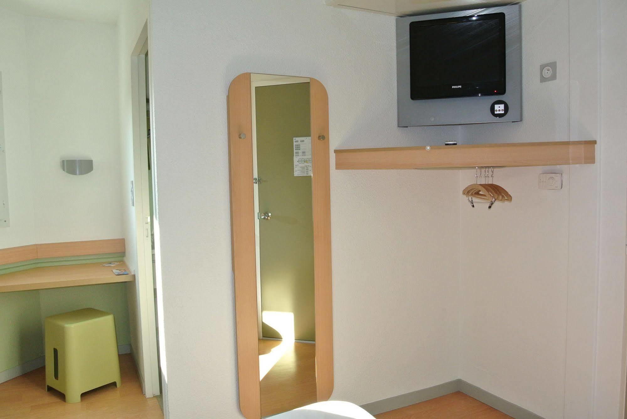 Ibis Budget Chambery Sud Challes Les Eaux Eksteriør billede